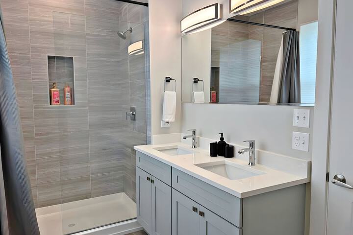 4BR Townhouse with Parking - WV rep 3