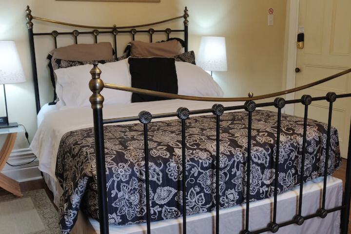 Room 10 of 31