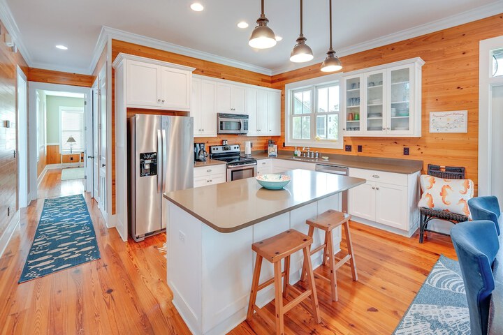 Beach & Pool Access: Peaceful St. Teresa House