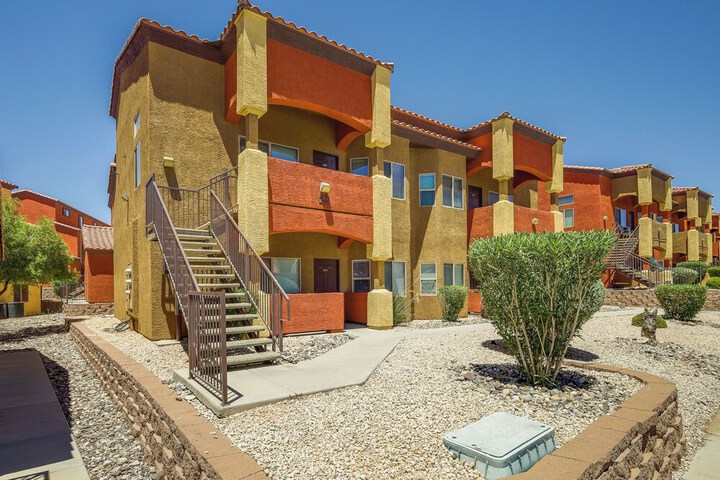 Mesquite Condo w / Community Pool & Hot Tub!