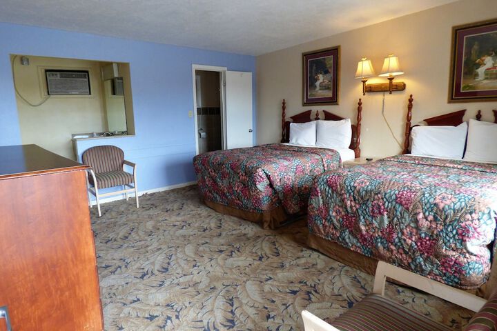 Room 5 of 16