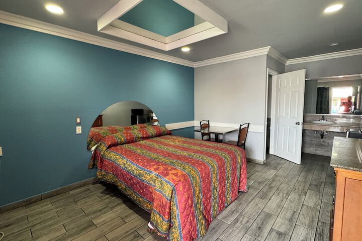 Room 27 of 31