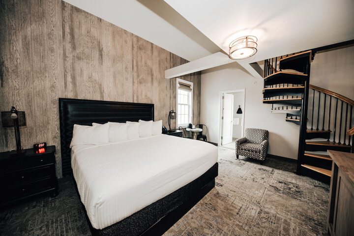 Room 28 of 32