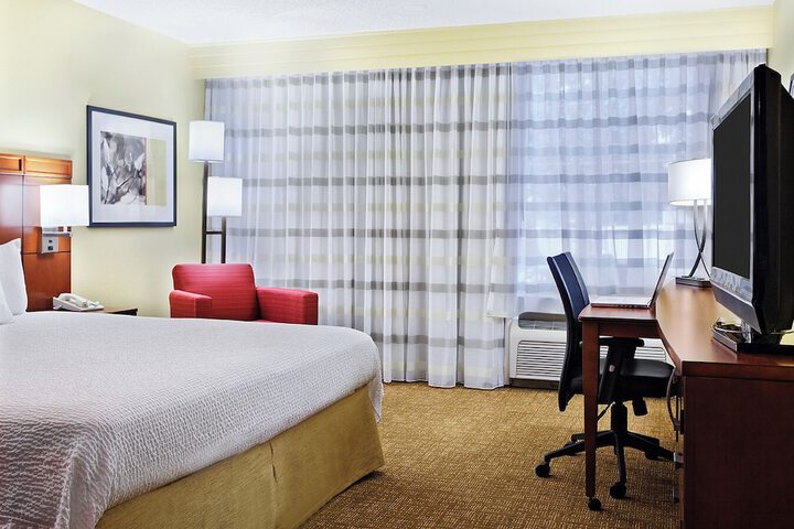 Room 4 of 17