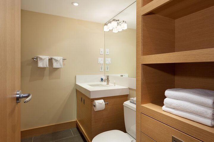 Room 93 of 330