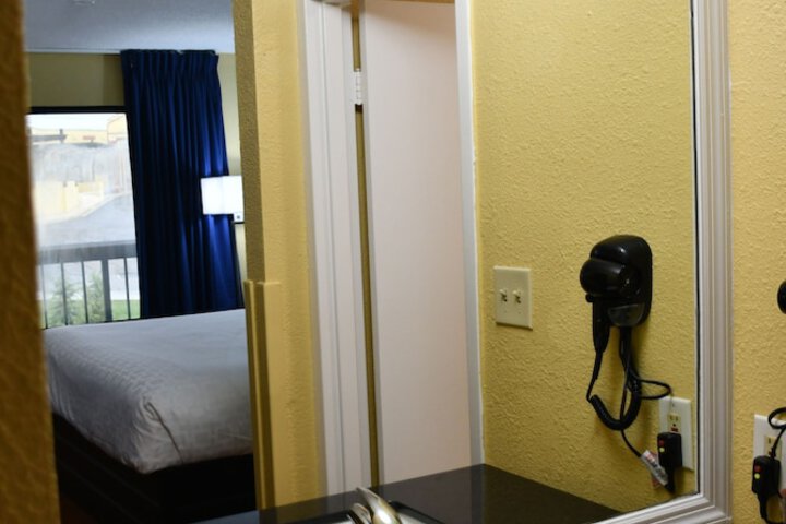 Room 21 of 29