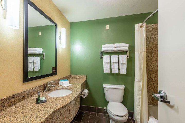 Room 21 of 37
