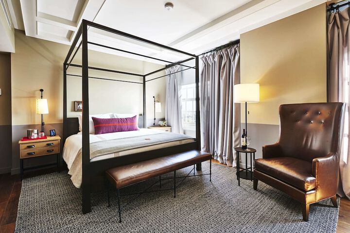 Room 33 of 82