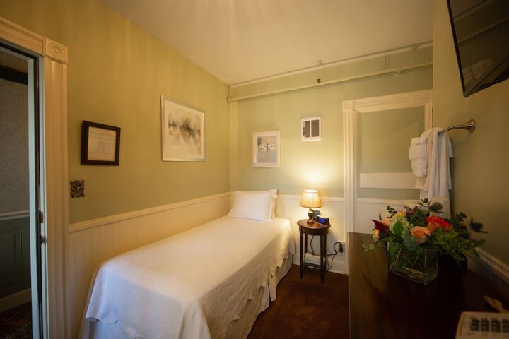 Room 17 of 24