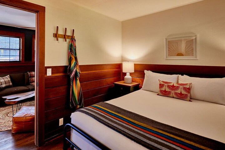 Room 22 of 34