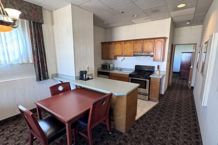 Promenade Inn & Suites Oceanfront