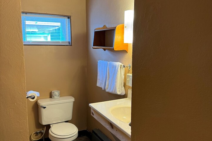 Room 8 of 13