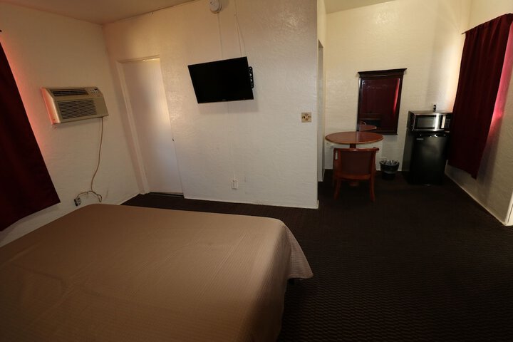 Room 20 of 38