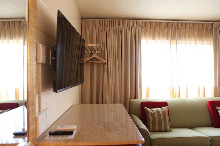 Room 6 of 25