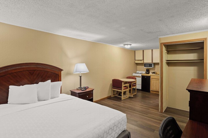 Room 32 of 40