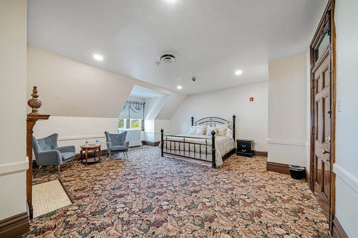 Room 35 of 62