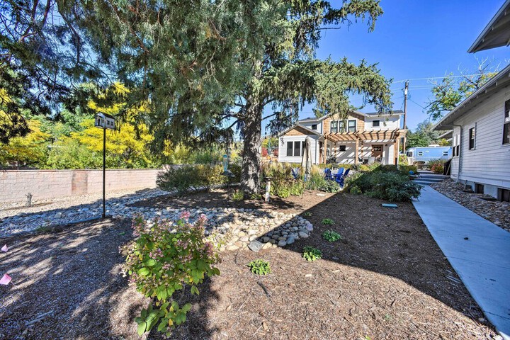 Walk to Town - Castle Rock Cottage!