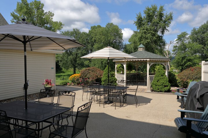 Coshocton Village Inn and Suites