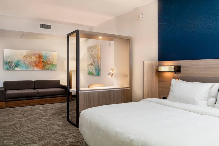 Room 22 of 38