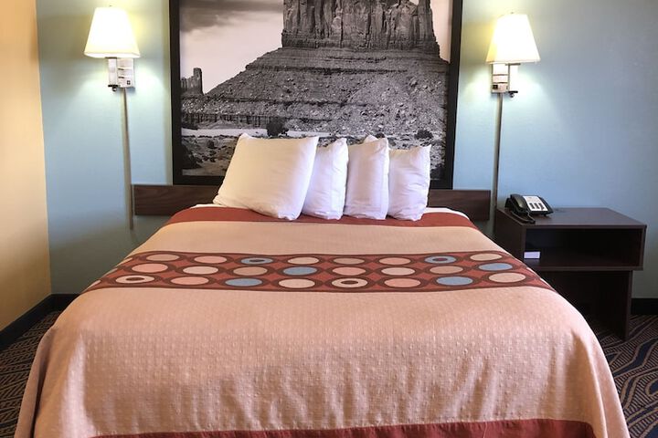 Room 16 of 30