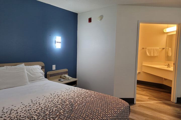 Modern Stay 39 Lakeview by OYO Minonk Garden