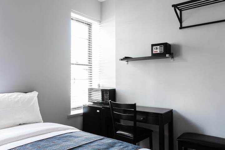 Room 17 of 22