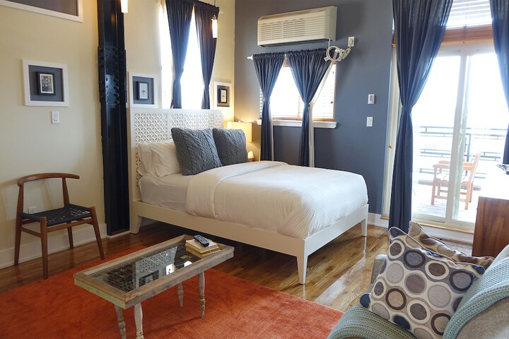 Room 35 of 81