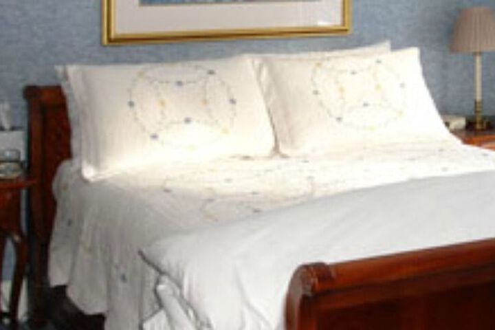 THE TRUMBULL HOUSE BED AND BREAKFAST