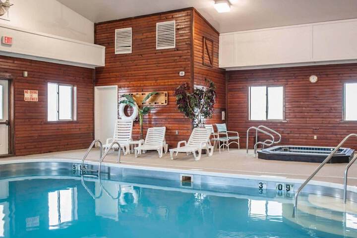 Quality Inn & Suites Boonville - Columbia