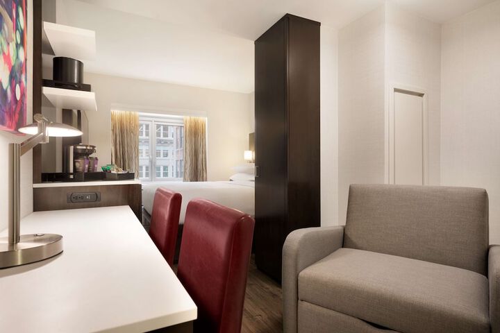 Room 73 of 127