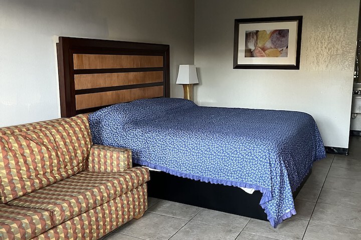 Room 21 of 34