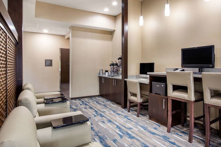 Business Center 35 of 35