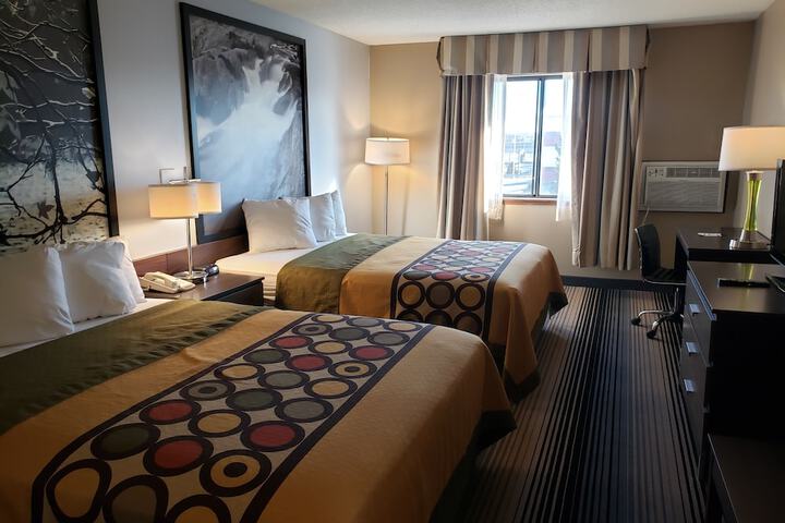 Super 8 by Wyndham Milwaukee Airport