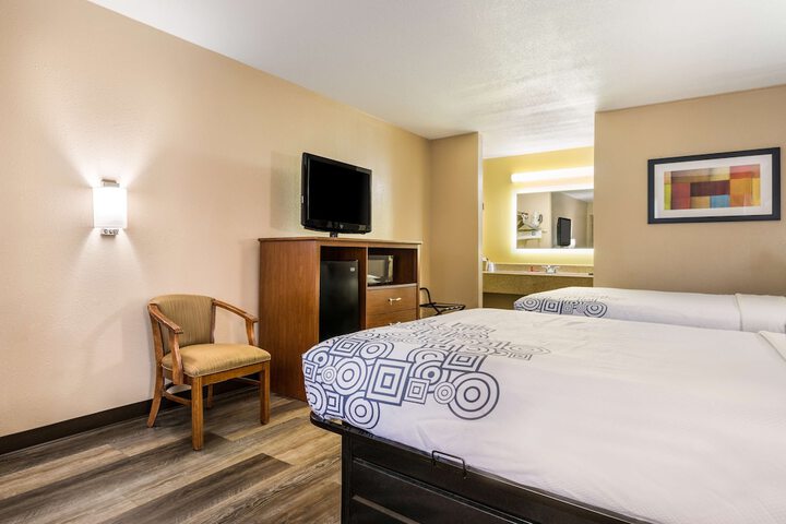 Room 16 of 28