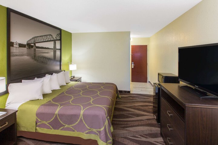 Room 8 of 17