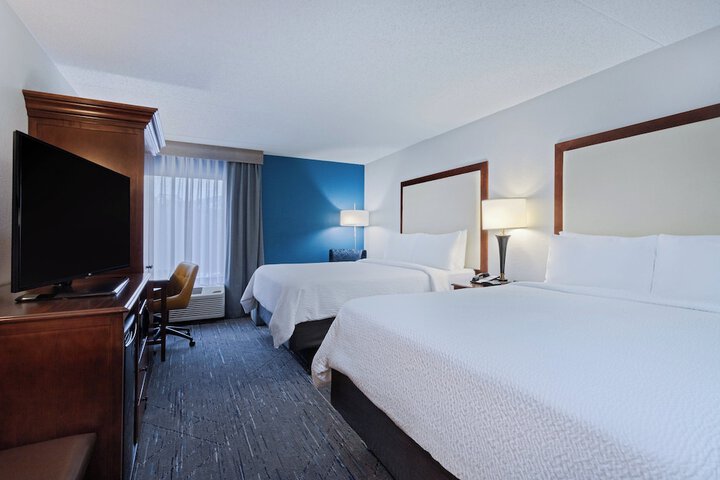 Holiday Inn Express & Suites Cincinnati Riverfront by IHG
