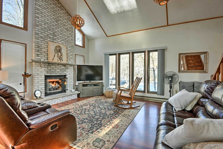 Poconos Vacation Rental w / Pool Access & Hot Tub!
