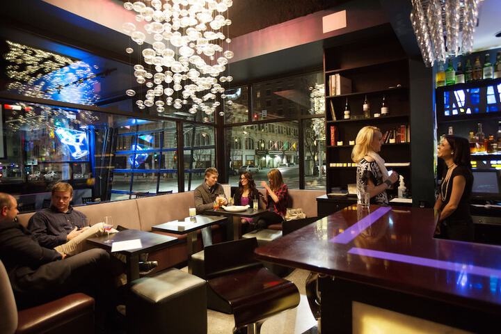 Lounge 44 of 48