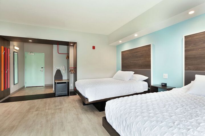 Room 28 of 65