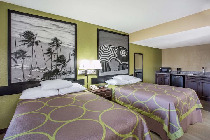 Room 15 of 28