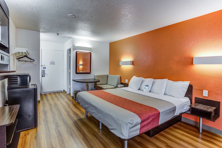 Room 16 of 30