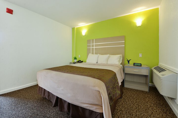 Room 15 of 31
