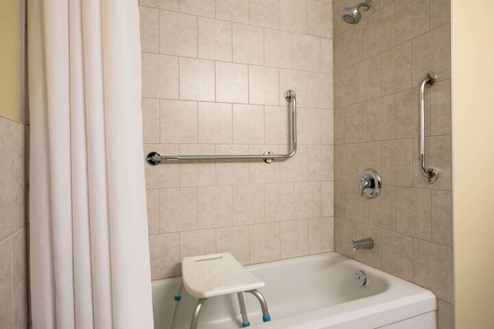 Room 4 of 15