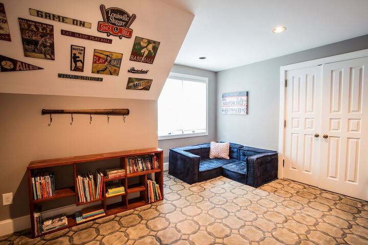 Room 12 of 100