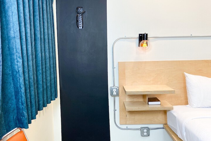 Room 54 of 66