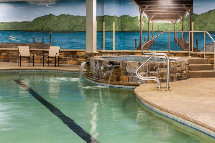 La Quinta Inn & Suites by Wyndham Lake George
