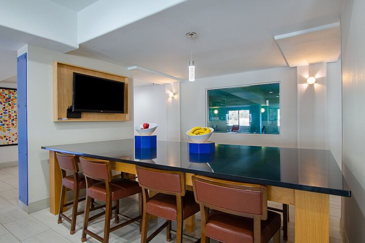 Holiday Inn Express Hotel & Suites Weston by IHG