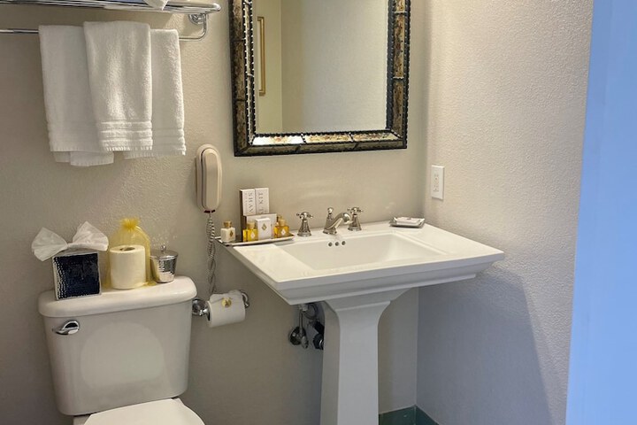 Room 28 of 75