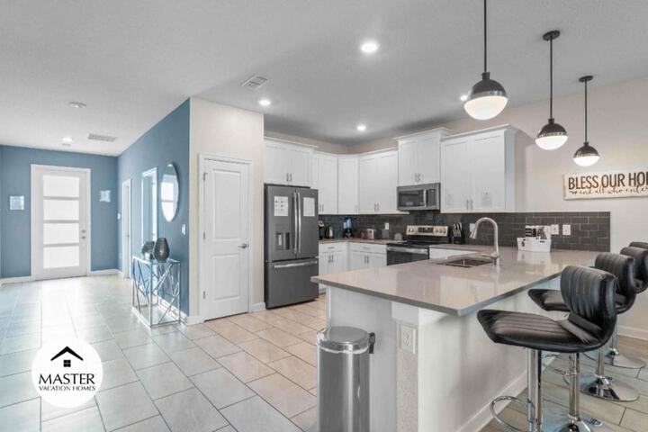 Bedrooms 5 Bathrooms Storey Lake 2885 SC