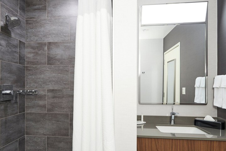 Courtyard by Marriott Medford Airport